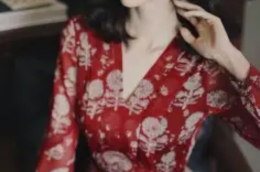 知名女网红翻车每天收入几万礼物却被曝光是AI生成的人物